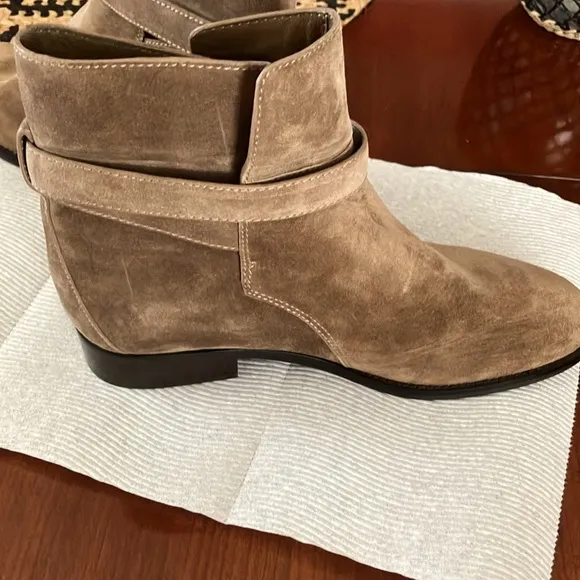 TORY BURCH BRAND NEW ANKLE BOOTS. SIZE 9. PERFECT CONDITION. NO BOX. LIGHT BROWN
