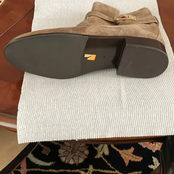 TORY BURCH BRAND NEW ANKLE BOOTS. SIZE 9. PERFECT CONDITION. NO BOX. LIGHT BROWN