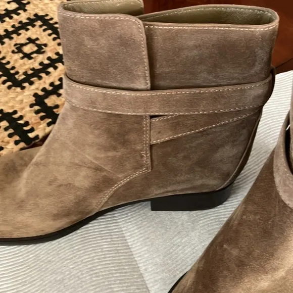 TORY BURCH BRAND NEW ANKLE BOOTS. SIZE 9. PERFECT CONDITION. NO BOX. LIGHT BROWN