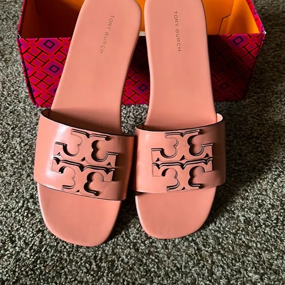 Tory Burch Ines leather Slide. Brand new, never worn new with duster bag. Size 8