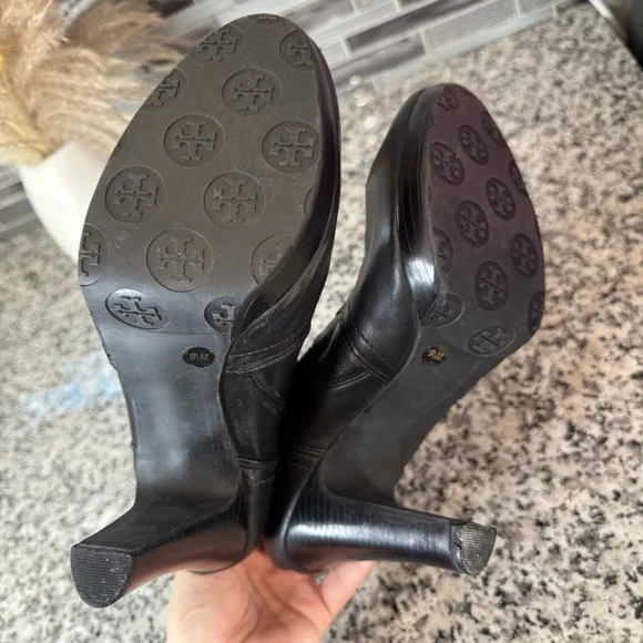 Tory Burch Melrose Logo Buckle Black Platform Ankle Boots Size 9.5