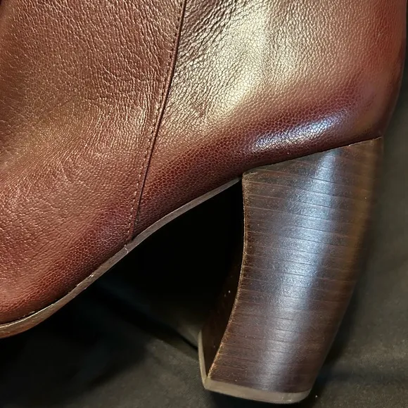 Tory Burch Women's Tall Banana Heel Boots excellent condition size 9