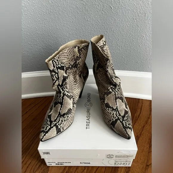 Treasure &amp; Bond Women's Snake Print Ankle Boots, natural leather size 10M