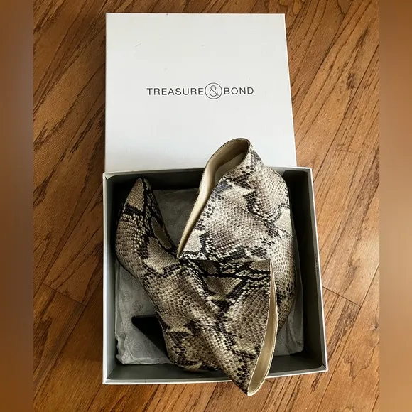 Treasure &amp; Bond Women's Snake Print Ankle Boots, natural leather size 10M