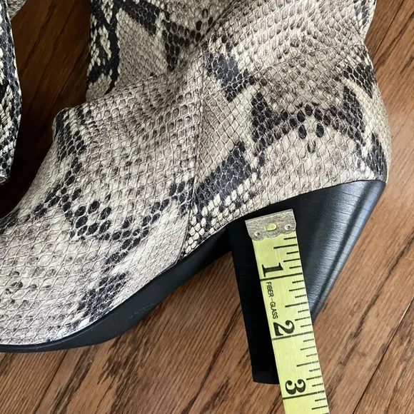 Treasure &amp; Bond Women's Snake Print Ankle Boots, natural leather size 10M