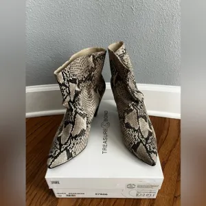 Treasure &amp; Bond Women's Snake Print Ankle Boots, natural leather size 10M