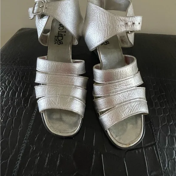 TWO LIPS WEDGED SANDALS