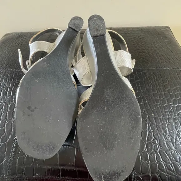 TWO LIPS WEDGED SANDALS