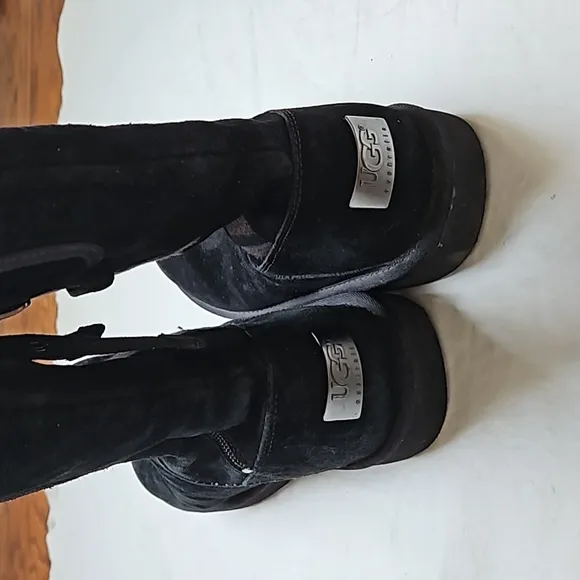 UGG Australia “1895 Retro” Cargo Tall Zip Black Sheepskin Boots Women's Size 8