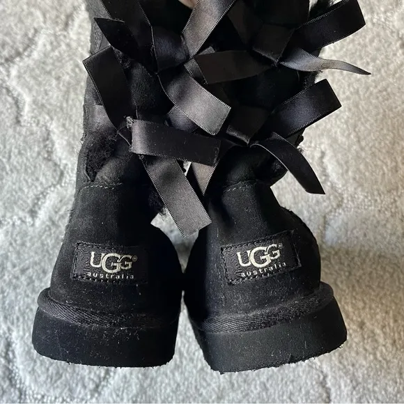 UGG Australia Bailey Bow II Ankle Boots for Women Size 4 Black Soft Fur Suede