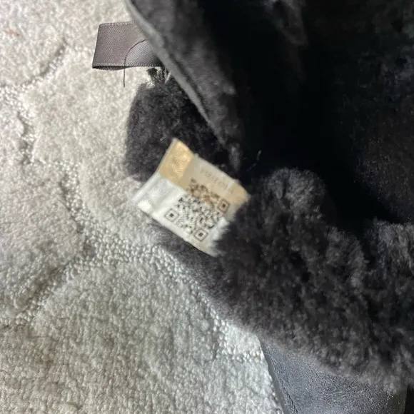 UGG Australia Bailey Bow II Ankle Boots for Women Size 4 Black Soft Fur Suede
