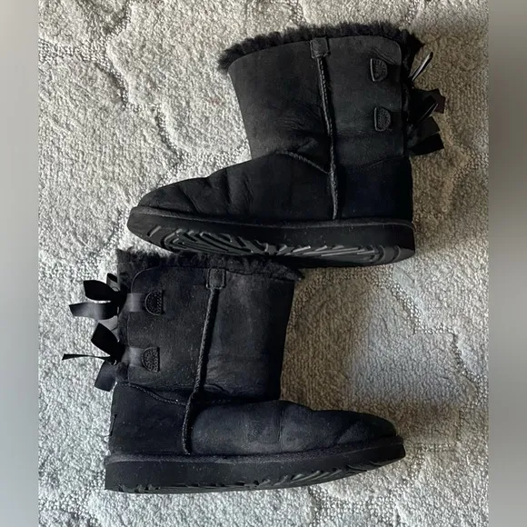 UGG Australia Bailey Bow II Ankle Boots for Women Size 4 Black Soft Fur Suede