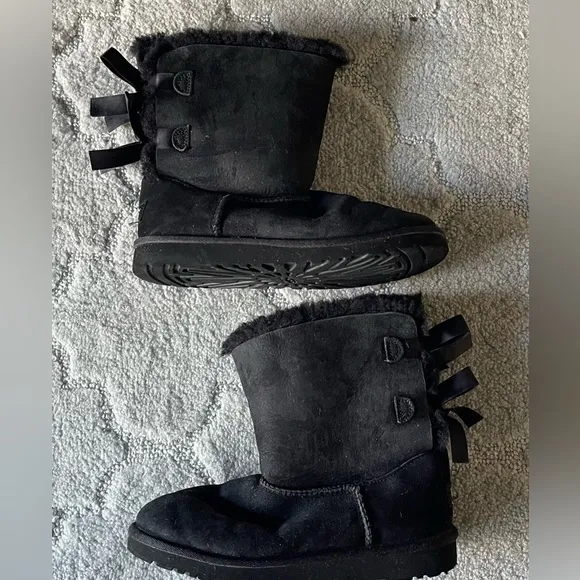 UGG Australia Bailey Bow II Ankle Boots for Women Size 4 Black Soft Fur Suede