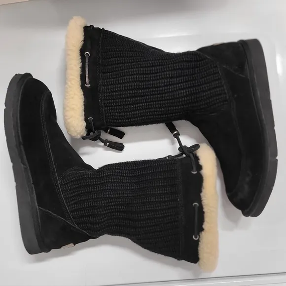 UGG Australia Black Suburb Boots in Suede &amp; Cable Knit Size 7