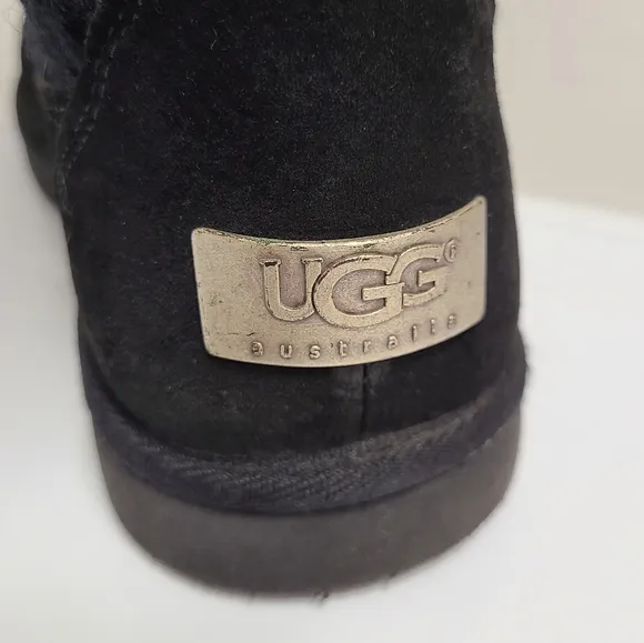 UGG Australia Black Suburb Boots in Suede &amp; Cable Knit Size 7