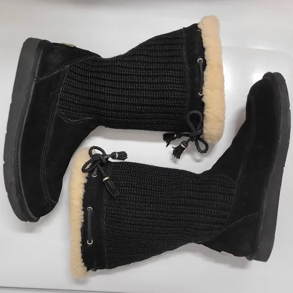 UGG Australia Black Suburb Boots in Suede &amp; Cable Knit Size 7