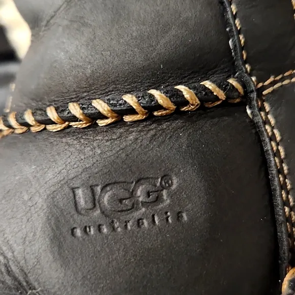 UGG Australia Cove Leather &amp; Sheepskin Black Boots Size 8