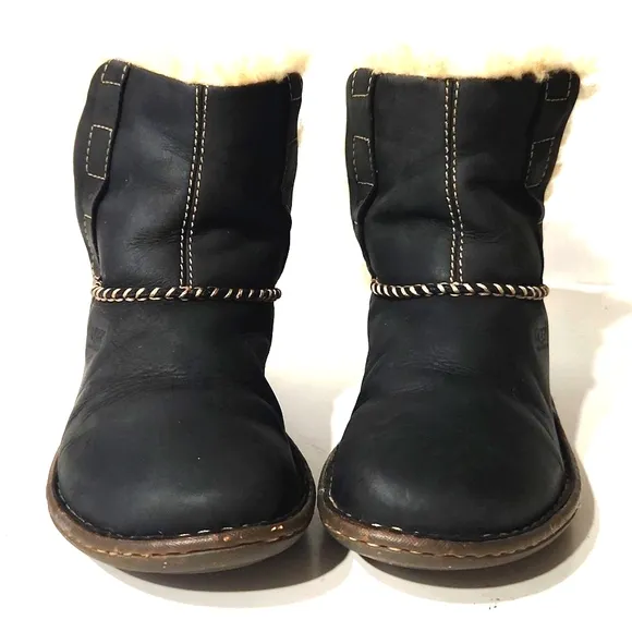 UGG Australia Cove Leather &amp; Sheepskin Black Boots Size 8