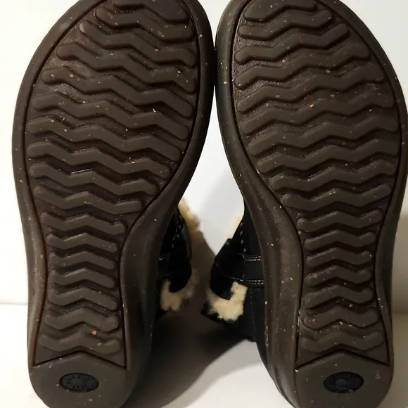 UGG Australia Cove Leather &amp; Sheepskin Black Boots Size 8
