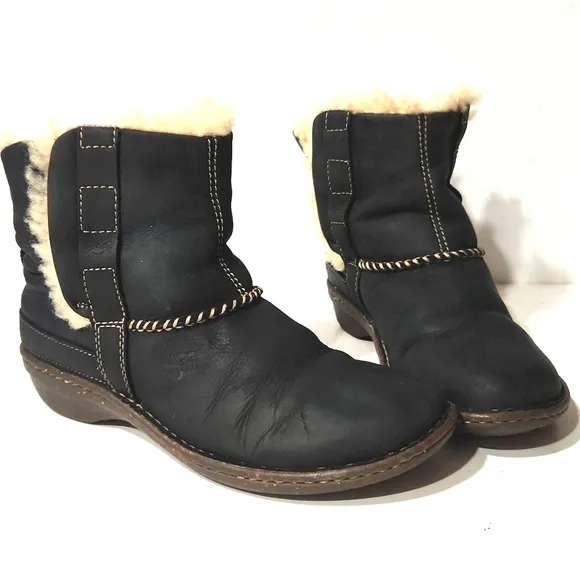 UGG Australia Cove Leather &amp; Sheepskin Black Boots Size 8