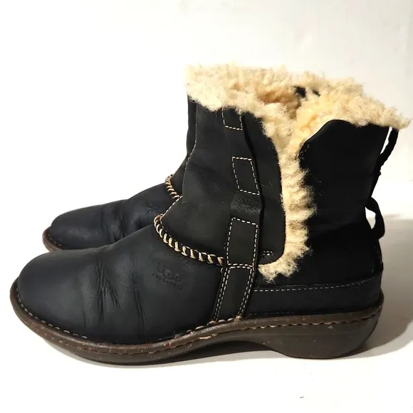 UGG Australia Cove Leather &amp; Sheepskin Black Boots Size 8