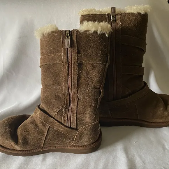 Ugg Australia Maddi Girls Boots Tall With Buckles and Zipper Size 4