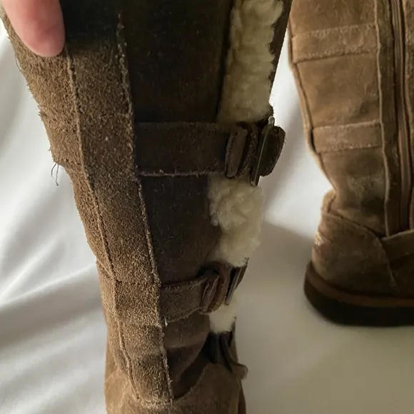 Ugg Australia Maddi Girls Boots Tall With Buckles and Zipper Size 4