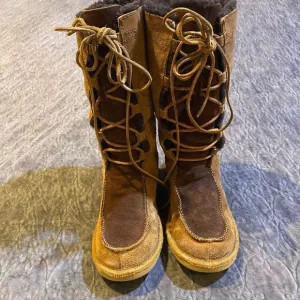 UGG Australia Whitley Youth Chestnut Suede Tall Lace-Up Boots Size 3