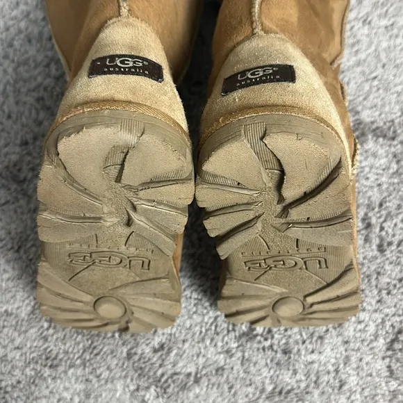 UGG Australia Women’s Classic Tall Boots Brown Suede Sheepskin Wool Size 9