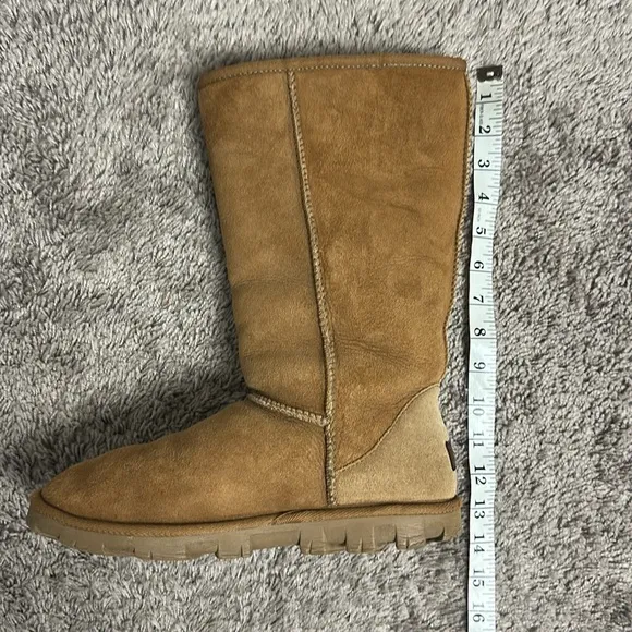 UGG Australia Women’s Classic Tall Boots Brown Suede Sheepskin Wool Size 9