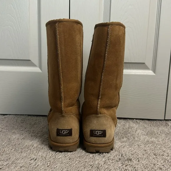 UGG Australia Women’s Classic Tall Boots Brown Suede Sheepskin Wool Size 9