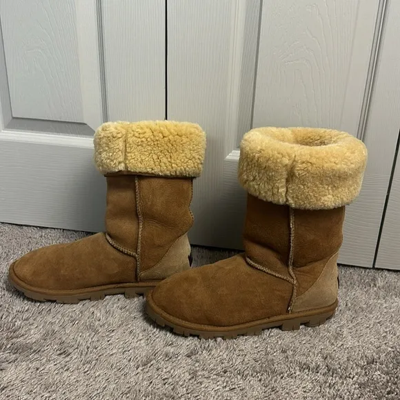 UGG Australia Women’s Classic Tall Boots Brown Suede Sheepskin Wool Size 9