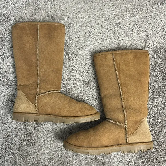 UGG Australia Women’s Classic Tall Boots Brown Suede Sheepskin Wool Size 9
