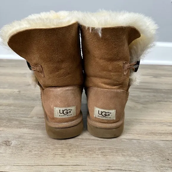 UGG Bailey Button Tan Leather Sheepskin Ankle Bootie Boots Size 5