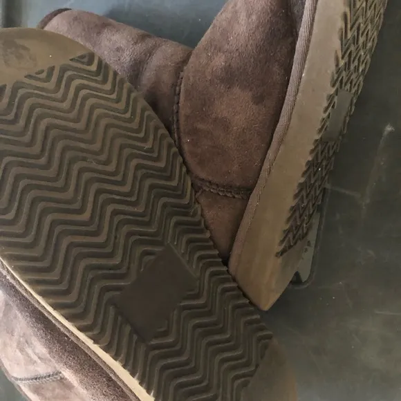 Ugg boots 7 lower quarters brown