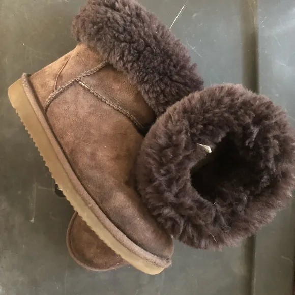 Ugg boots 7 lower quarters brown