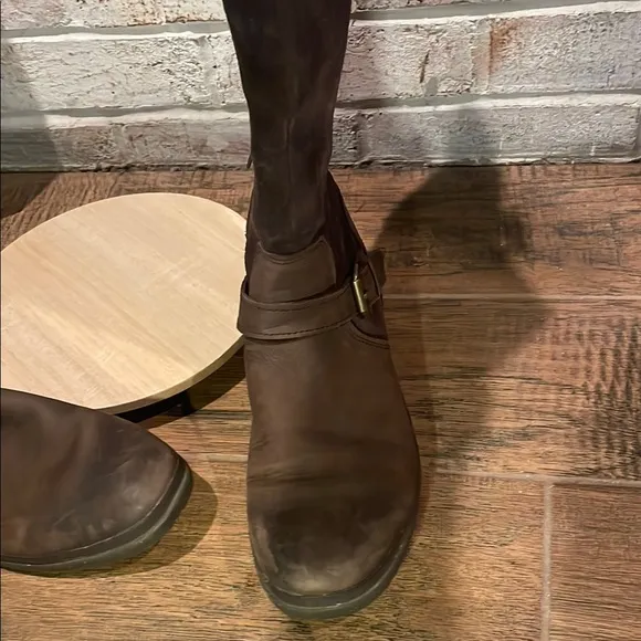 UGG Brown Leather Boots with Buckles and Tall Shaft