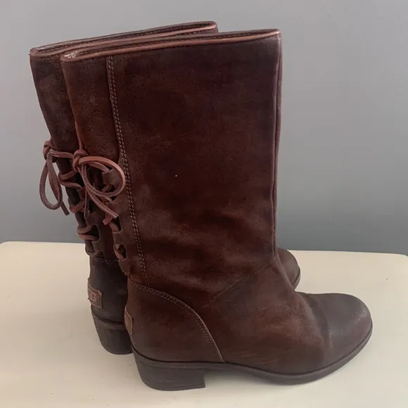 {UGG} Cary Brown Leather Lace Back Boot 5.5