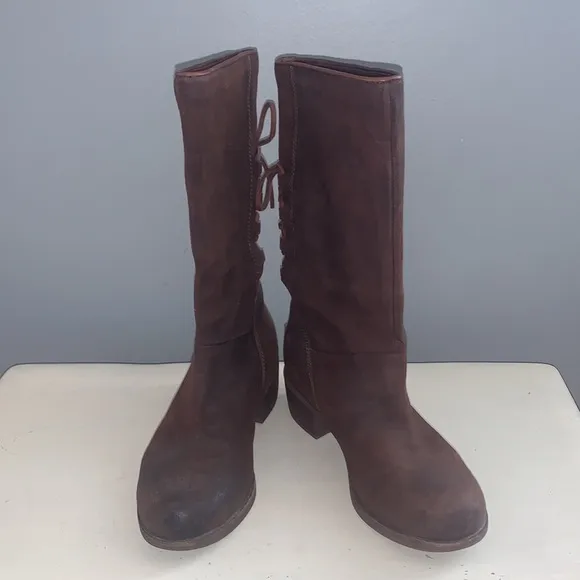 {UGG} Cary Brown Leather Lace Back Boot 5.5