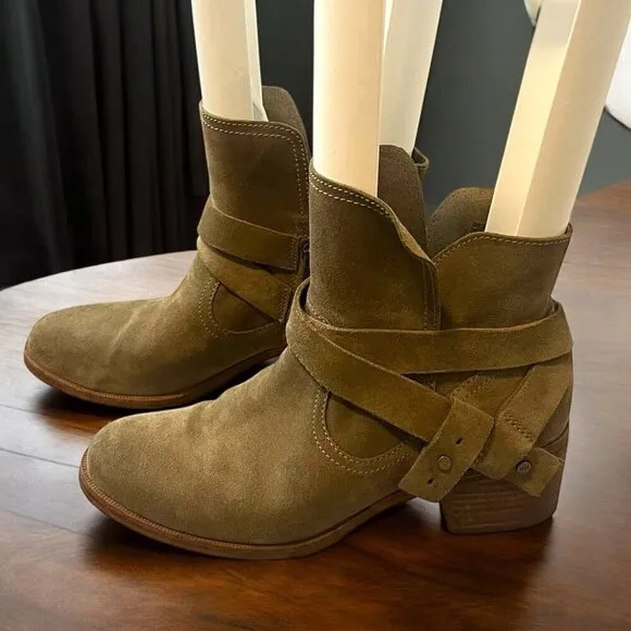UGG Elora Women’s Suede Crisscross Strap Ankle boots booties sz 9 Beige Y2K
