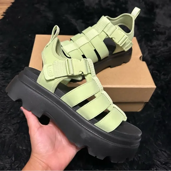 UGG green platform sandals shoes women’s 9 new in box
