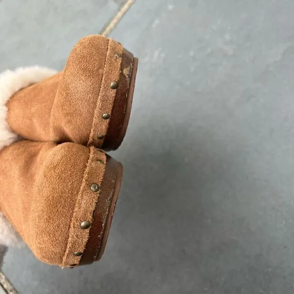 Ugg Kalie Suede Shearling Clogs Y2K Style Chestnut Brown Shoes Big Kid’s size 4