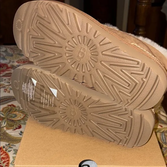 UGG Women Ashley Parc Chestnut Booties/Shoes Size 9 NIB