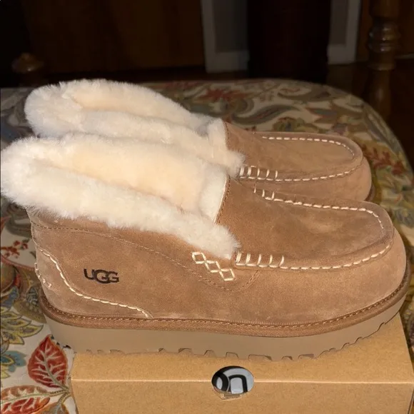 UGG Women Ashley Parc Chestnut Booties/Shoes Size 9 NIB
