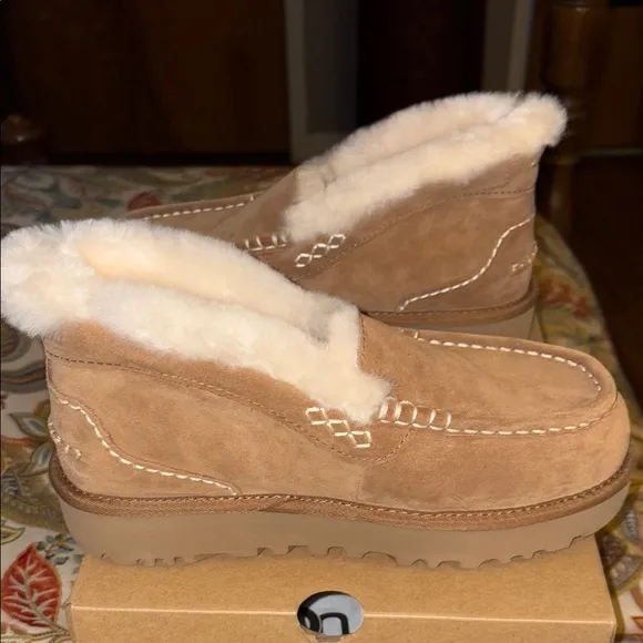 UGG Women Ashley Parc Chestnut Booties/Shoes Size 9 NIB