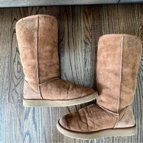 UGG Women Classic Tall Boots Size 8