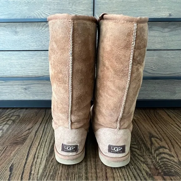 UGG Women Classic Tall Boots Size 8