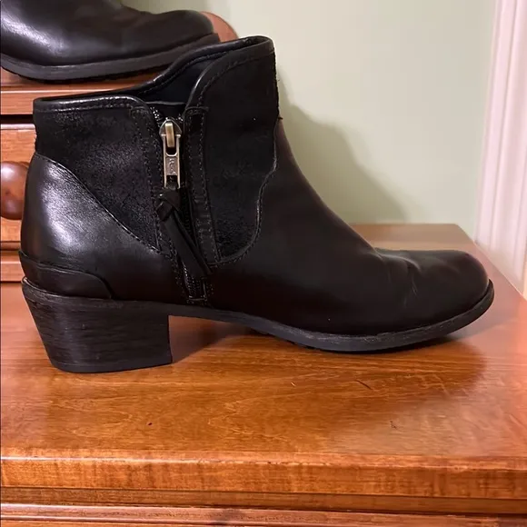 UGG Women's Black Leather Ankle Boots