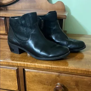 UGG Women's Black Leather Ankle Boots
