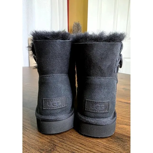 UGG Women's Mini Bailey Button II Boot SN 1016422 size 8